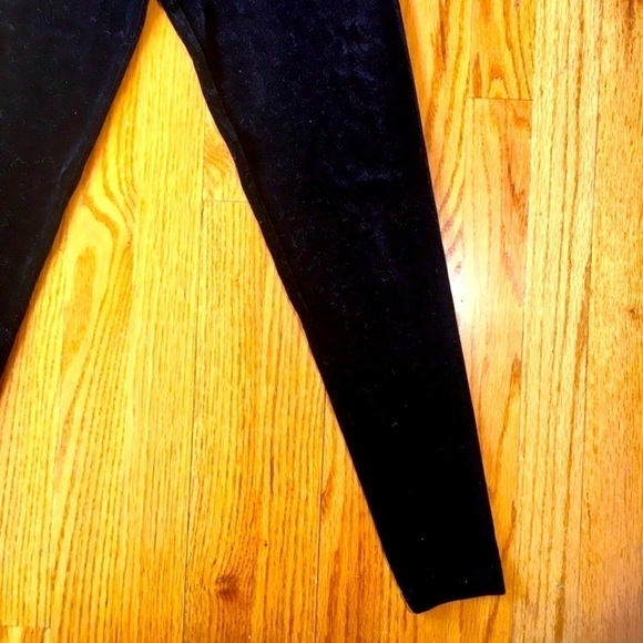 Nieman Marcus Velour Fabric Rich Pants Size Medium​ - Picture 7 of 8